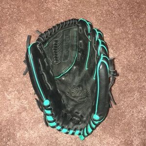 Softball glove